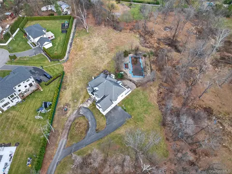 View/Area - 120 E Willow Tree Rd, Ramapo, NY 10977 photo 2 of 5