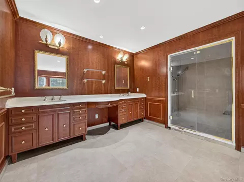 Bath - 120 E Willow Tree Rd, Ramapo, NY 10977 photo 6 of 9