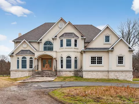 120 E Willow Tree Rd, Ramapo, NY 10977