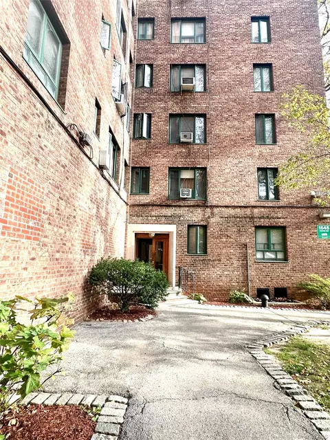 1545 Unionport Rd #6B, New York, NY 10462