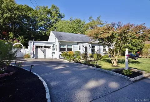 325 County Center Rd, Greenburgh, NY 10603