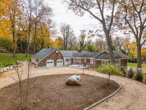 117 Locust Ln, Northport, NY 11768