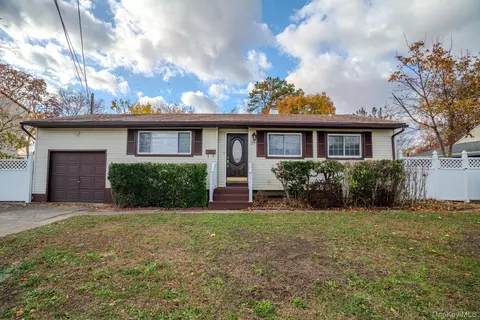 38 Arlene Dr, Brentwood, NY 11717