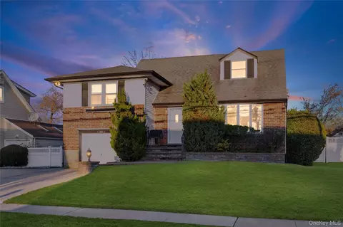 3409 5th St, Oceanside, NY 11572