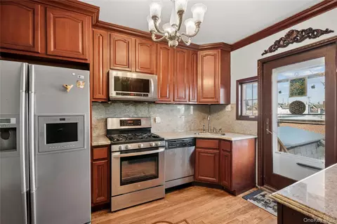 3018 Hobart St, New York, NY 11377