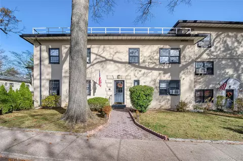 19 Manchester Rd #2R, Eastchester, NY 10709