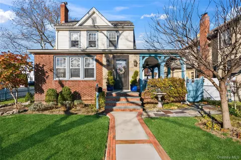 115 Wicks Ln, Malverne, NY 11565