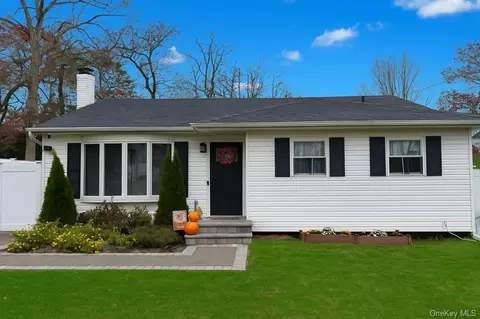 425 Blue Point Rd, Farmingville, NY 11738