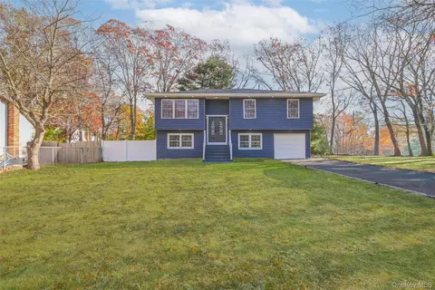 398 Glen Dr, Shirley, NY 11967