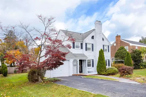 65 Old Mill Rd, North Hempstead, NY 11030