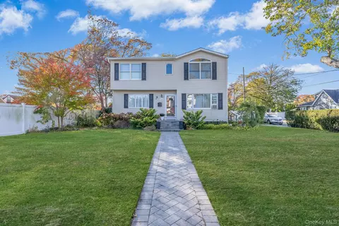248 Arnold Ave, West Babylon, NY 11704