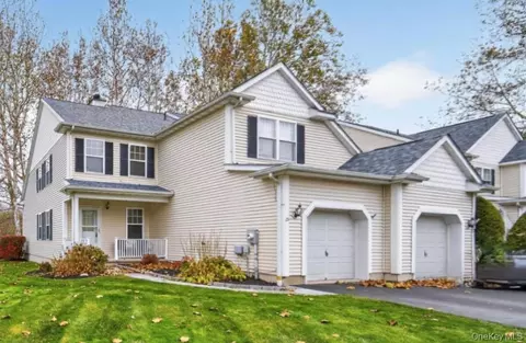 25 Osborne Gln, Beekman, NY 12570
