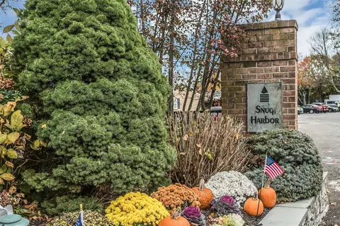 55 Harbor N, Amityville, NY 11701