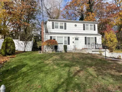 263 Melville Rd, Huntington Station, NY 11746
