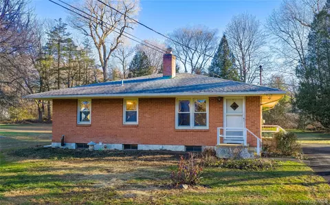 16 Townsend Blvd, Pawling, NY 12564
