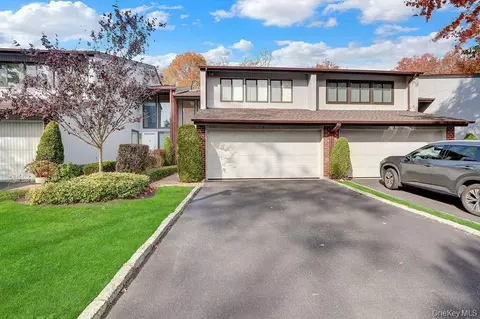 4 Club Dr N #4, Jericho, NY 11753