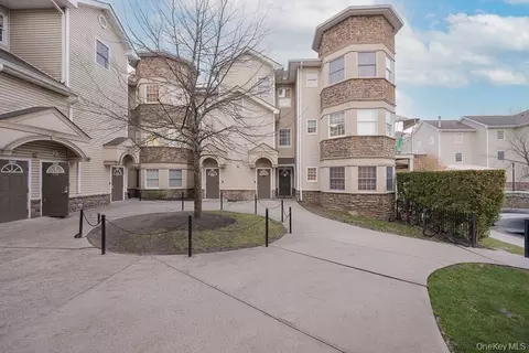 3 Horizon Ct #304, Ramapo, NY 10952