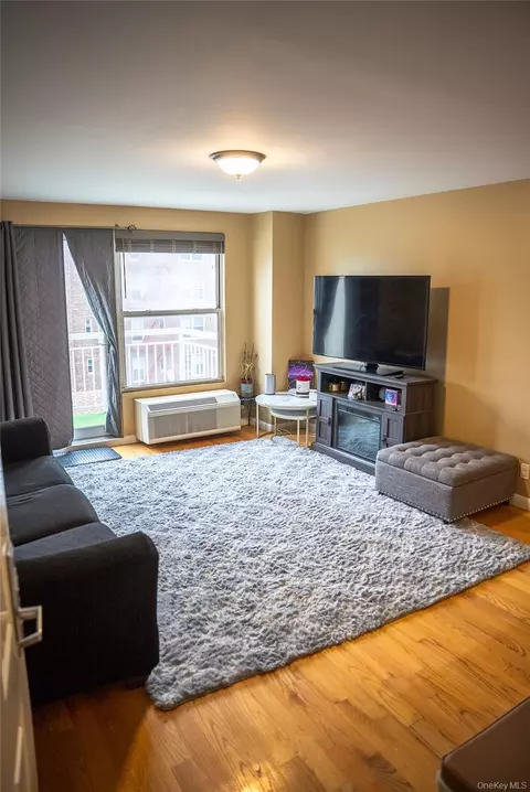17836 Wexford Ter #4F, Jamaica, NY 11432