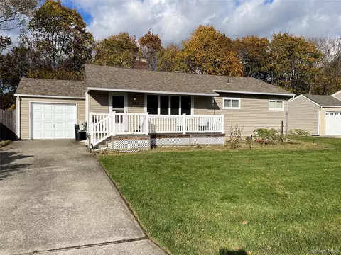 335 Alfred St, North Babylon, NY 11703
