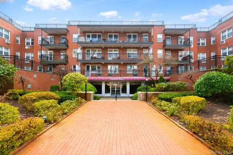 30 Stoner Ave #1S, North Hempstead, NY 11021