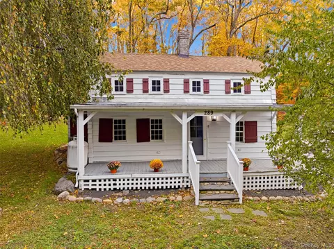 289 E Main St, Centerport, NY 11721