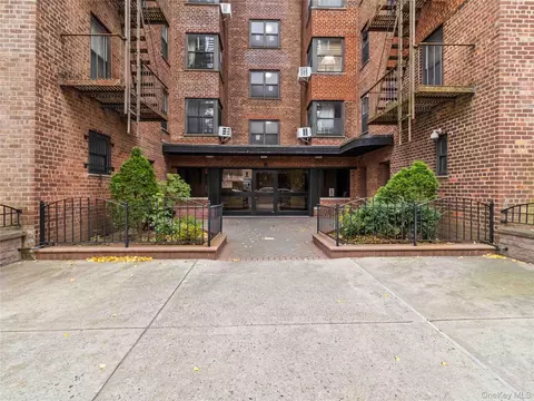 90-10 32nd Ave #305, East Elmhurst, NY 11369