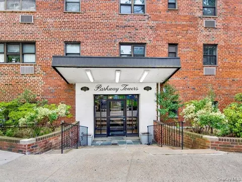 1910 S Pelham Pkwy S #3G, New York, NY 10461