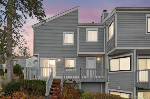 25 Barker St #315, Mount Kisco, NY 10549
