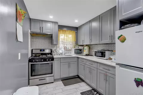10445 198th St, New York, NY 11412
