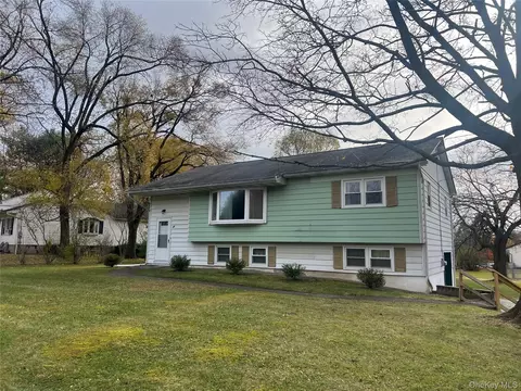 26 Coach Ln, Newburgh, NY 12550