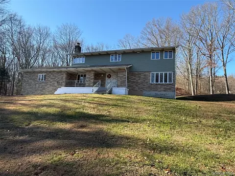 11 Square Woods Dr, La Grange, NY 12540