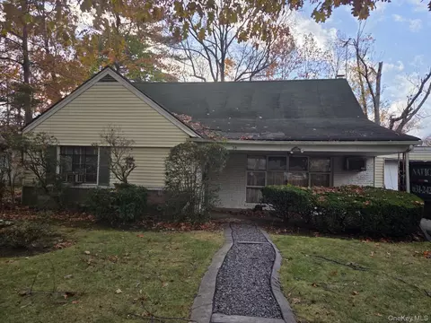 24 Bentley Rd, North Hempstead, NY 11023