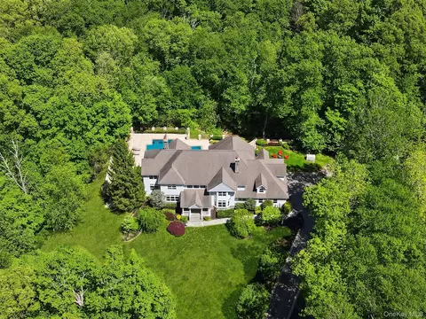 10 Hopes Farm Ln, Bedford, NY 10506