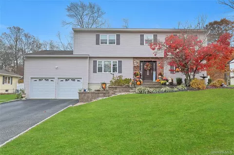 30 Pelham Ave, Clarkstown, NY 10954