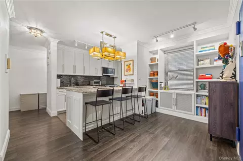 61-15 97th St #10A, New York, NY 11374