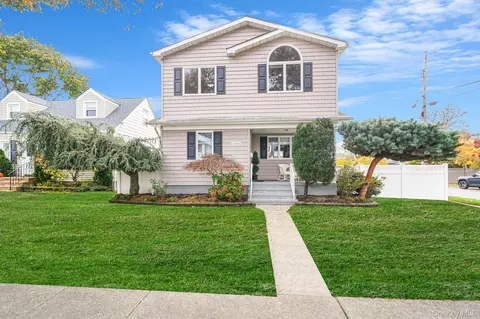 1800 Stuyvesant Ave, Merrick, NY 11566