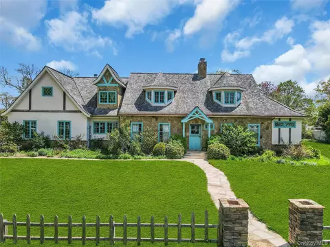 249 Gerritsen Ave, Bayport, NY 11705