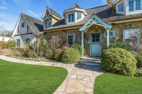 249 Gerritsen Ave, Bayport, NY 11705
