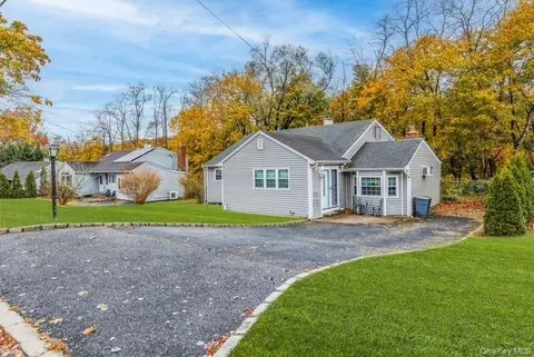 10 Grand St, Smithtown, NY 11787