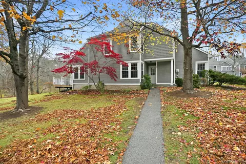 21 Croton Lake Rd #20, Katonah, NY 10536