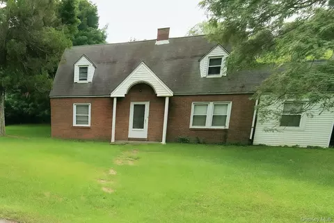 832 Dutchess Tpke, Arlington, NY 12603