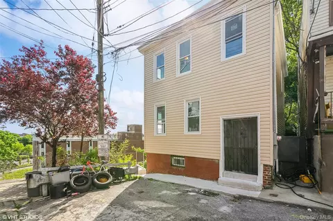 15 Stewart Pl, Yonkers, NY 10701
