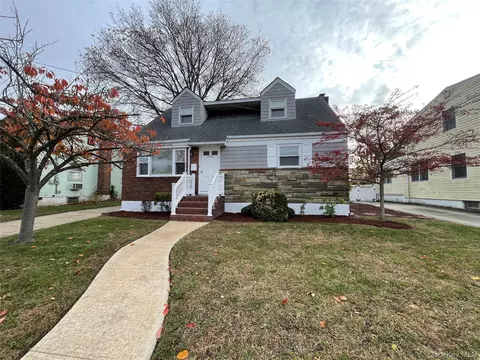 3305 1st St, Oceanside, NY 11572