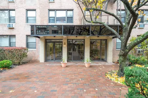 5 Birchwood Ct #3N, North Hempstead, NY 11501
