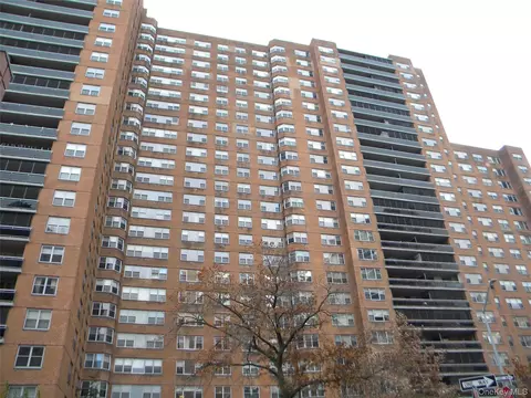 70-25 Yellowstone Blvd #17Q, Forest Hills, NY 11375