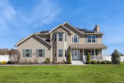 49 Calverton Ct, Wading River, NY 11792