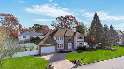 14 Adamson St, Selden, NY 11784