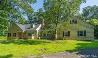19 E Gate Rd, Huntington, NY 11743