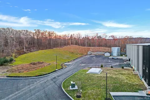 4 Distribution Dr, Wallkill, NY 12721 photo 4