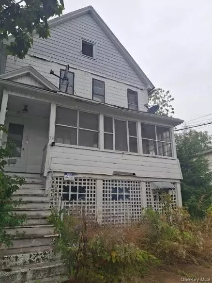 74 Elizabeth St, Amsterdam, NY 12010